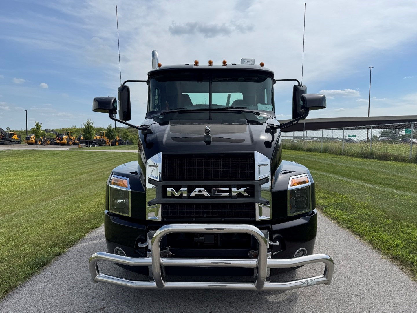 2022 Mack Anthem in Ankeny, IA — photo 2